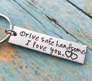 Infinite Love מתנות לקישוט Drive Safe Keychain I Need You Here With Me Gift For Trucker Husband Boyfriend